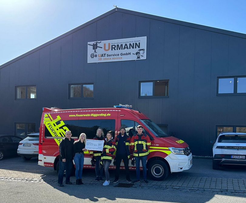 Spendenübergabe für die Kinderfeuerwehr Riggerding - Urmann Automatisierungstechnik